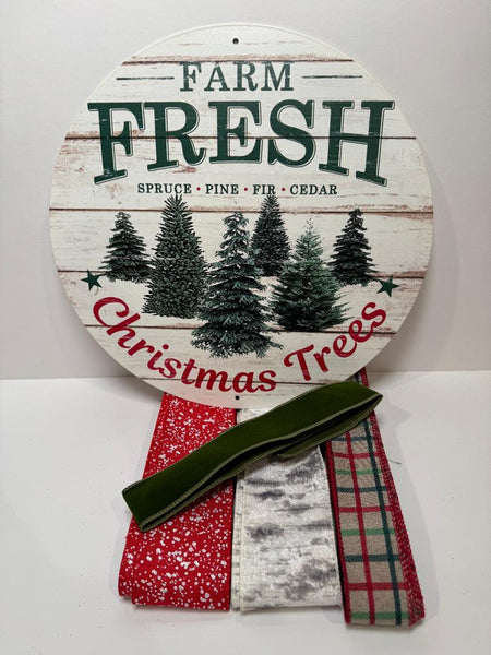#772 Holiday Sign and Ribbon Bundle, Wreath Center